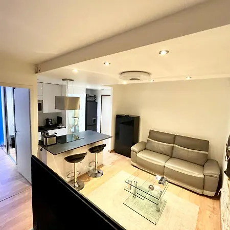 Guest-k President - Centre *